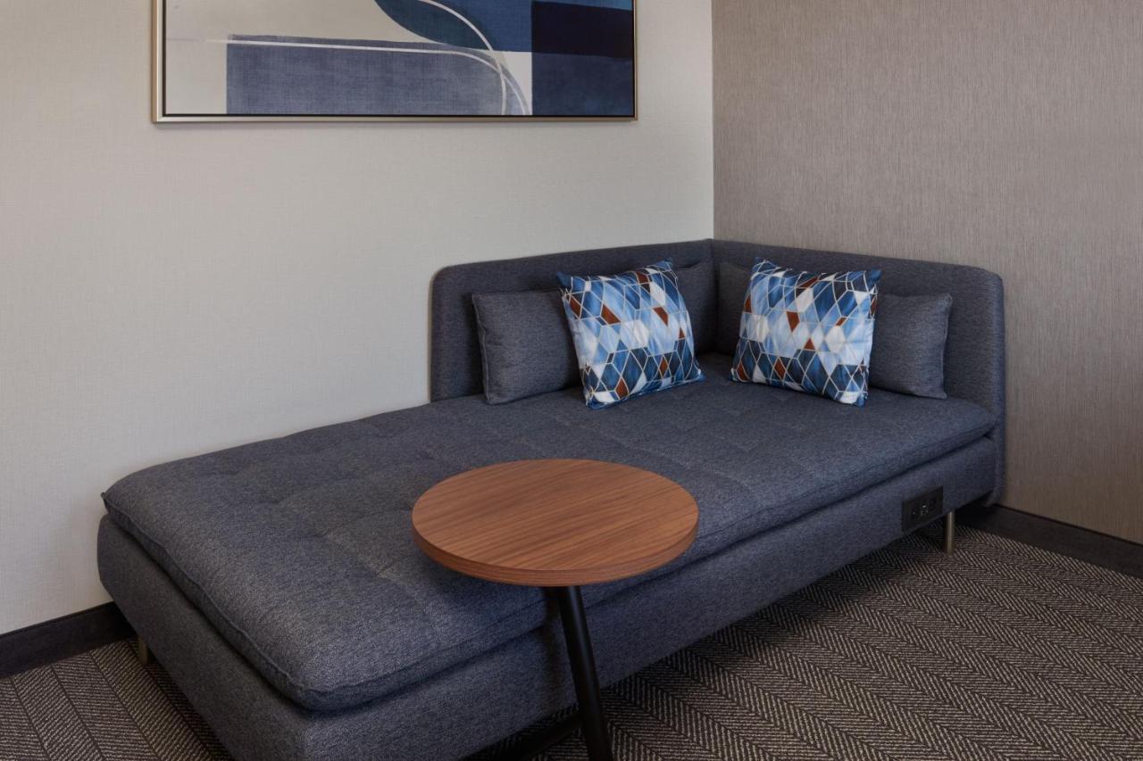 Hotel Courtyard By Marriott Kitchener Exterior foto